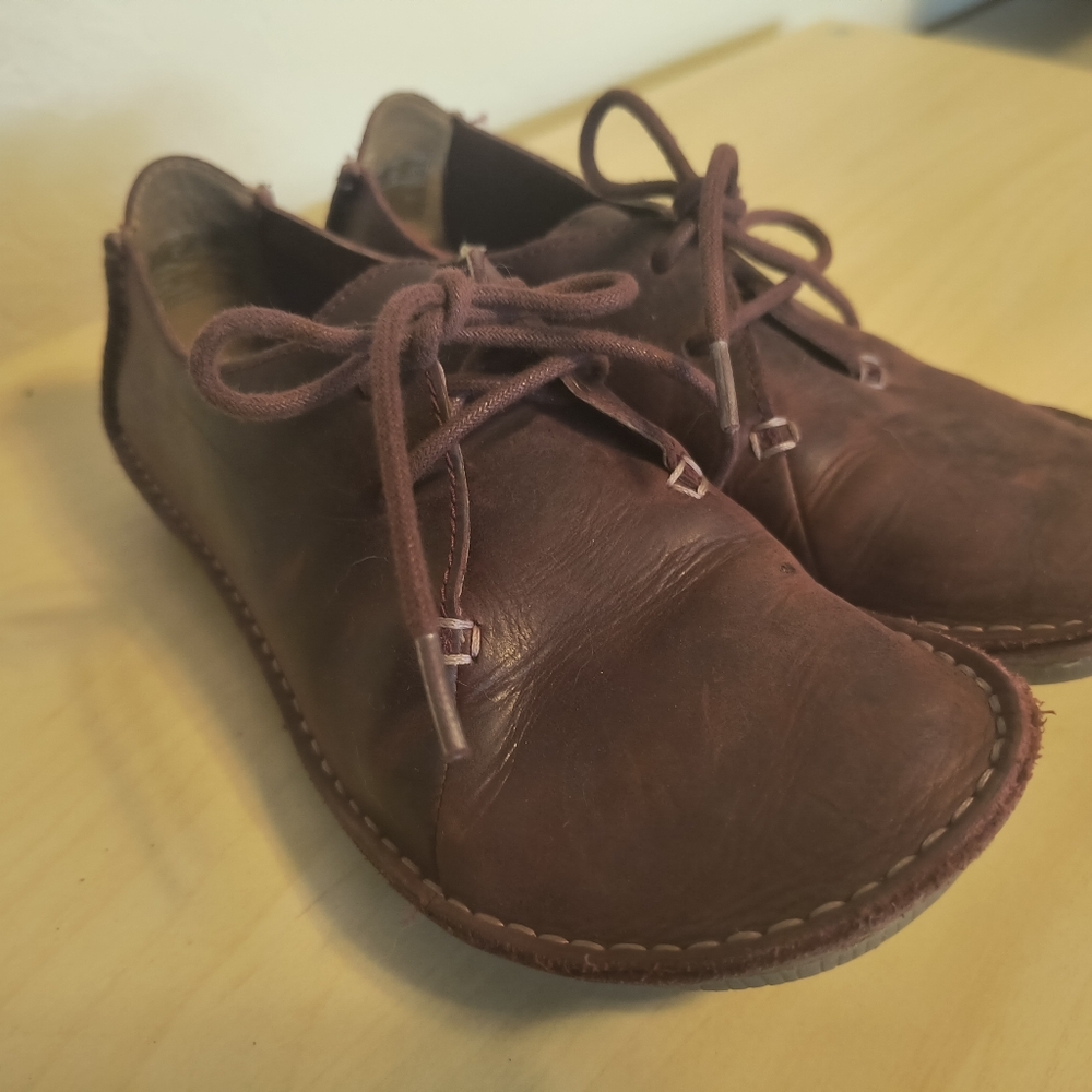 Clarks 5 1/2 Purple Burgundy Leather Loafers EUC